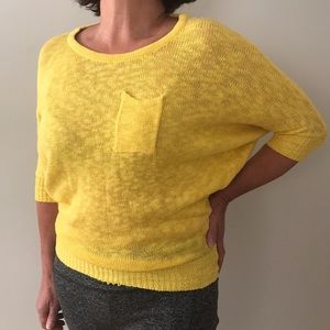 KIKIT yellow sweater, short sleeve.